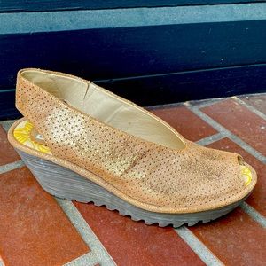 NWT - Fly London Yazu cool luna